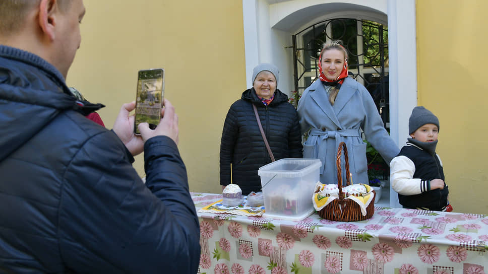 Нередко на освящение приходят всей семьей