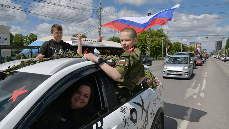 Участники патриотического автопробега