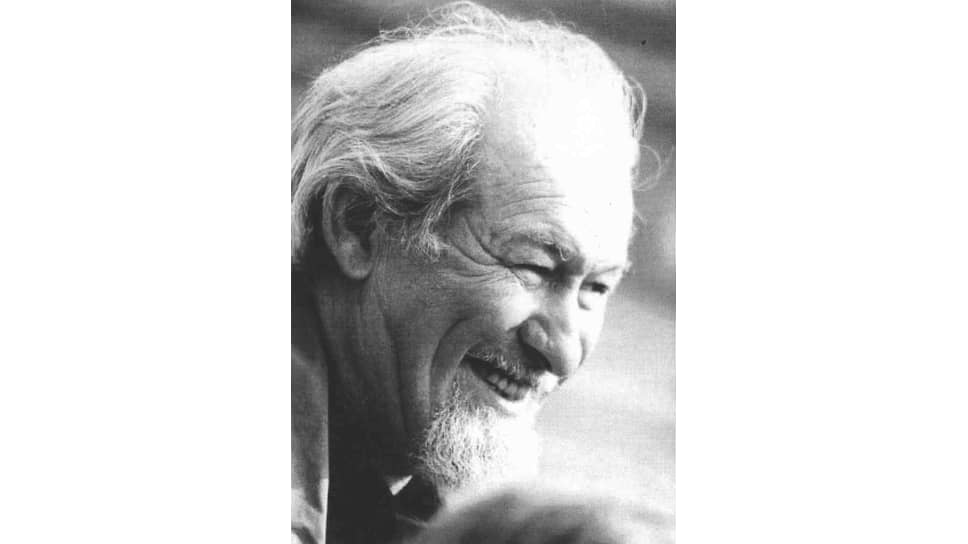 С 2009 года театр носит имя Валерия Вольховского (1938-2003 гг.). В 2004 году открыта мемориальная доска памяти мастера, автор — скульптор Максим Дикунов