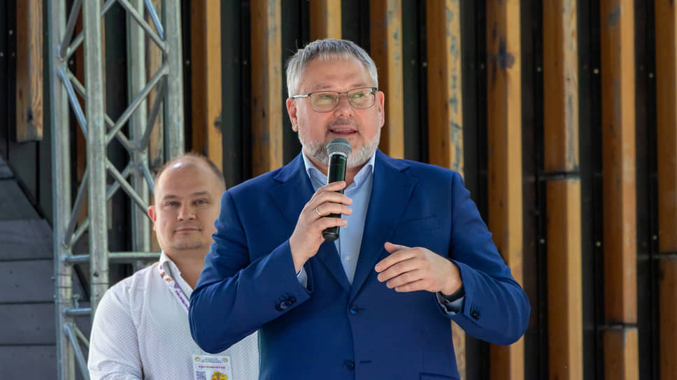 Заместитель председателя правительства Воронежской области Олег Мосолов выступает на открытии фестиваля