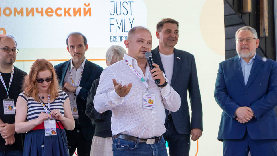 Директор фестиваля Владимир Николаев