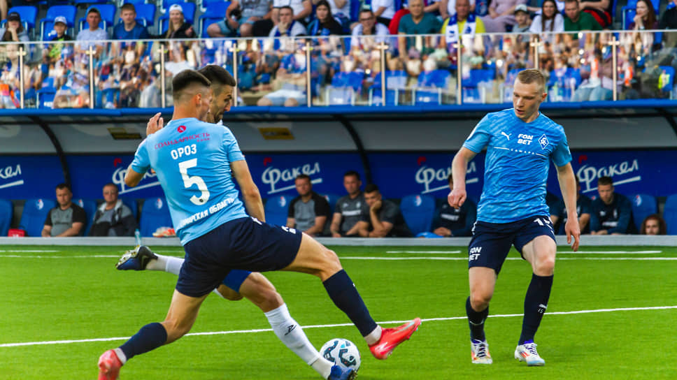 Одиннадцатиметровый удар был назначен на 85-й минуте матча после игры рукой со стороны защитника «Крыльев Советов» Доминика Ороза, автора первого мяча в этом матче