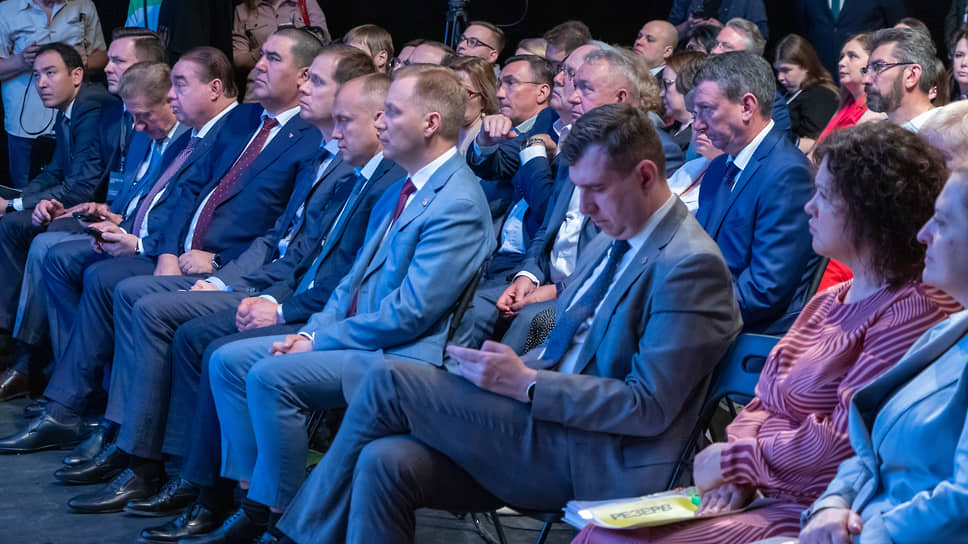 Зрители пленарной сессии 