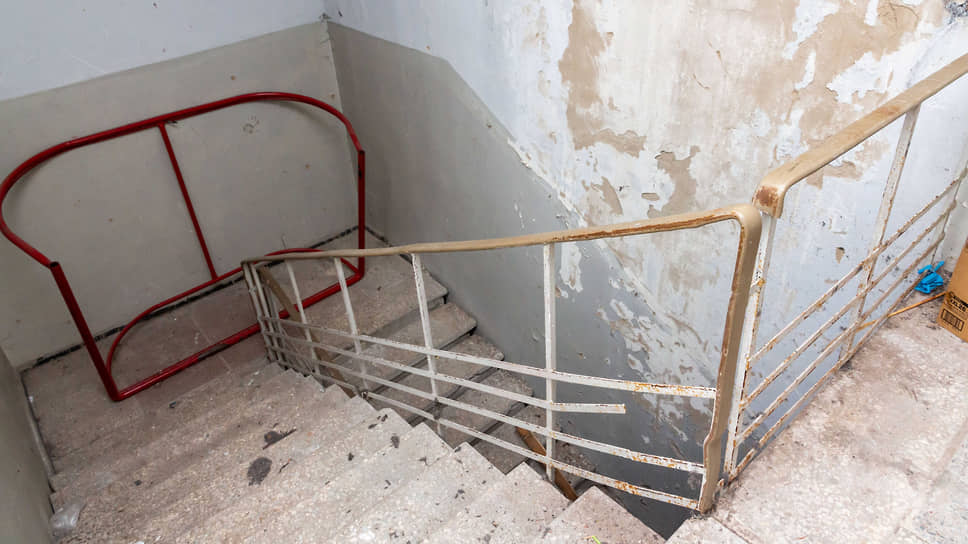 Лестничный пролет во время ремонта. Сейчас все работы завершены