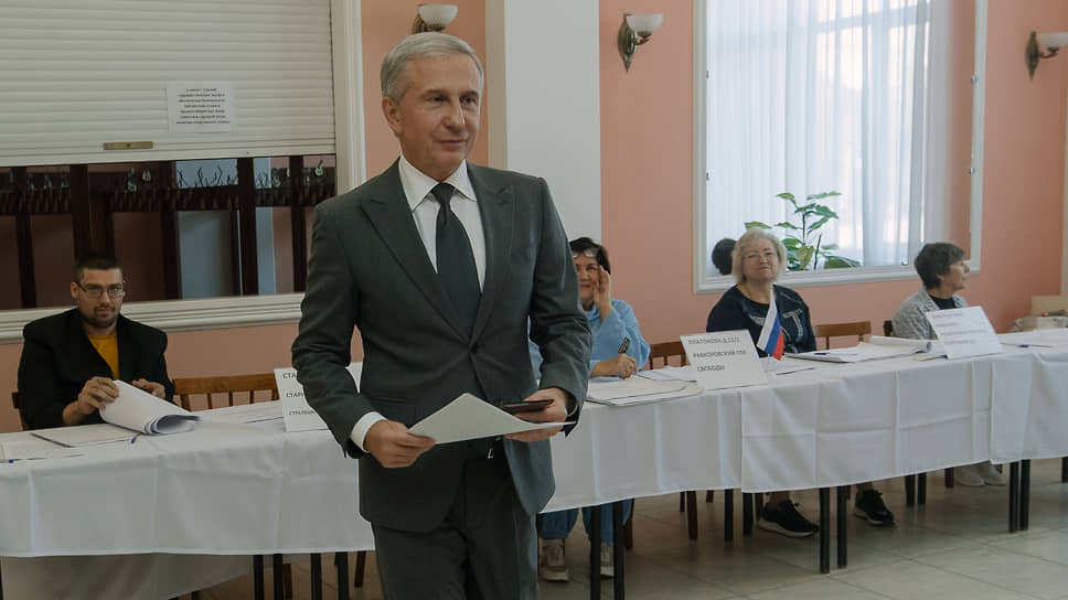 Первый вице-губернатор Воронежской области Сергей Трухачев отдал свой голос на участке в Никитинской библиотеке