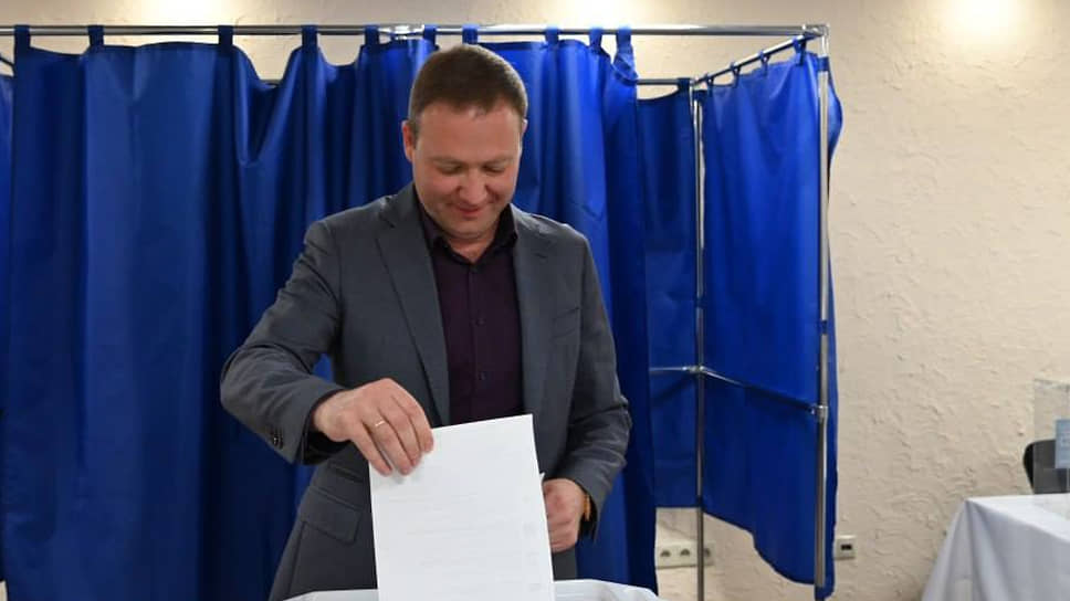 Депутат гордумы Воронежа пятого созыва Иван Кандыбин считает, что посещение кандидатами в депутаты избирательных участков —  «дело привычное, неизменное для каждых выборов». Он рассказал, что иногда встречается там с коллегами