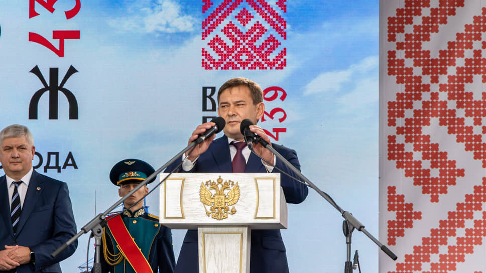Председатель Воронежской областной думы Владимир Нетесов во время церемонии торжественного открытия программы Дня города в Воронеже 