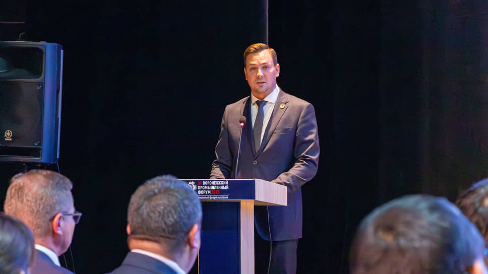 Заместитель председателя правительства Воронежской области Константин Кузнецов открыл пленарное заседание Воронежского промышленного форума