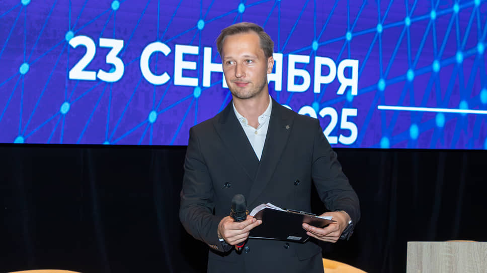 Модератор пленарной сессии «Путь к технологическому лидерству» — телеведущий RT Дэниел Хокинс