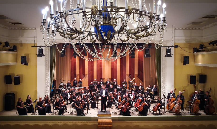 Оркестр с заслуженным деятелем искусств Воронежской области Игорем Вербицким. В 2021 году маэстро был награжден Медалью ордена «За заслуги перед Отечеством» II степени