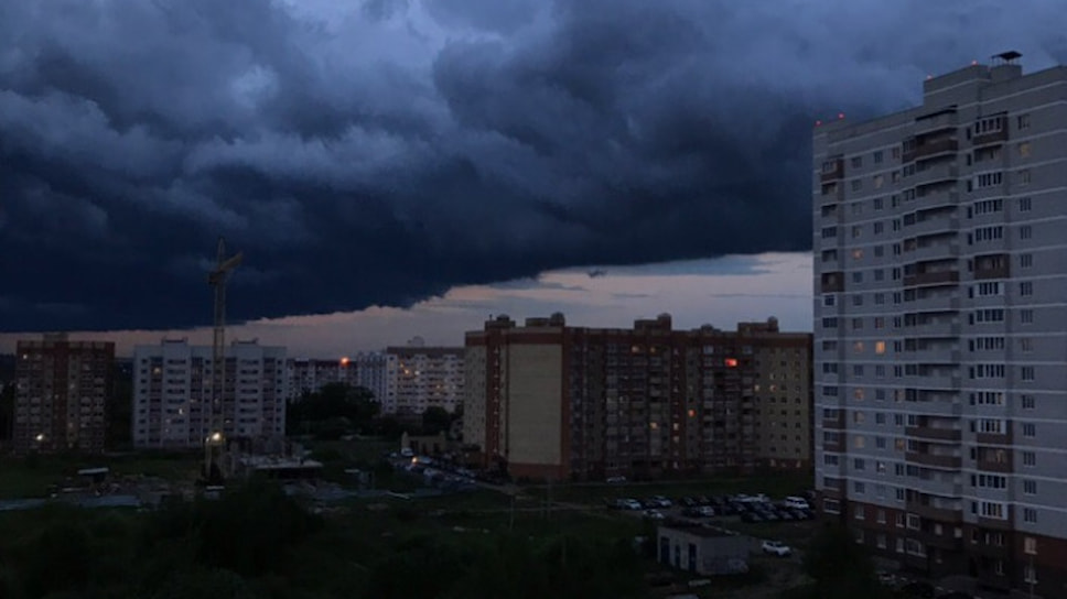 Ярославль гроза ливень. Гроза в Ярославле. Гроза в Калининграде. Гроза Кострома. Ливень.