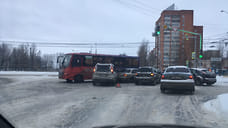 В Ярославле произошло ДТП с маршруткой и пятью автомобилями
