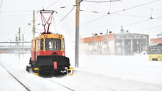 В Ярославле спецмашины чистят от снега трамвайные пути