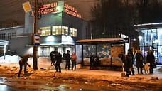 Мэр Ярославля поручил активнее убирать гололед с тротуаров