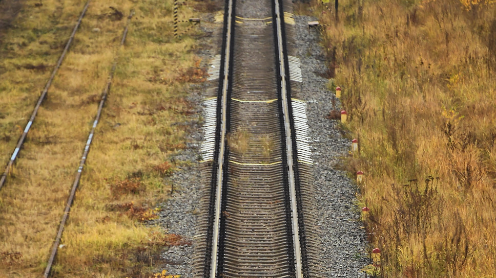 Разбор железная дорога. Разобранная железная дорога Нарва сланцы. Разобранный Железнодорожный путь сланцы - Гдов. Как соединяются рельсы между собой. • Проходить железнодорожные пути ближе 5 метров от крайнего рельса.