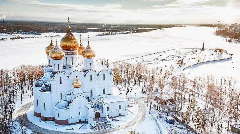 Успенский собор и Стрелка в Ярославле