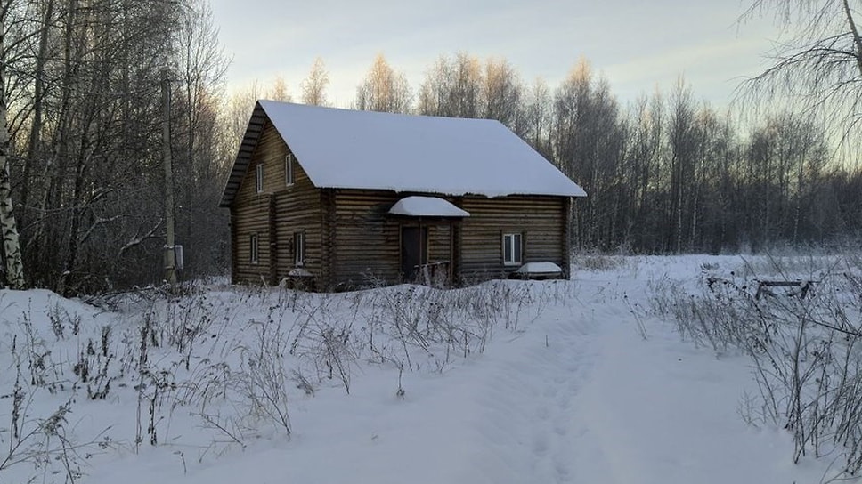 "Выставочный зал" на земельном участке
