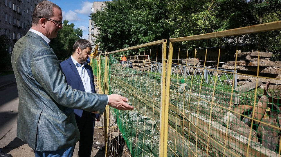 Виктор Тамаров (на переднем плане) и мэр Рыбинска Дмитрий Рудаков