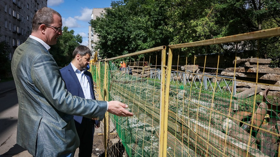 Виктор Тамаров (на переднем плане) и мэр Рыбинска Дмитрий Рудаков