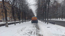 В Ярославле улицы обрабатывают антигололедной жидкостью