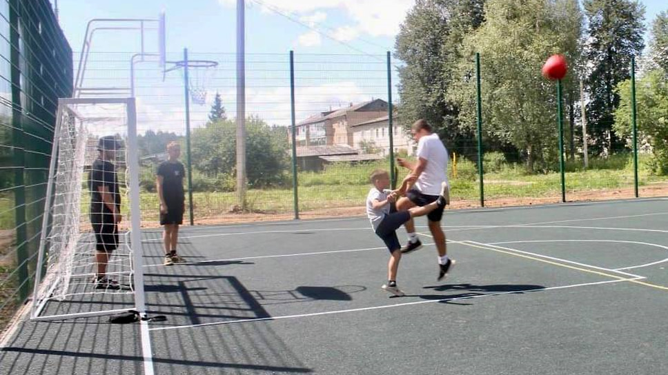 Спортивная площадка в Большом селе