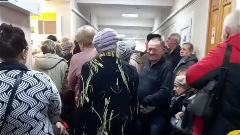 Очередь за лекарствами в Гаврилов-Яме
