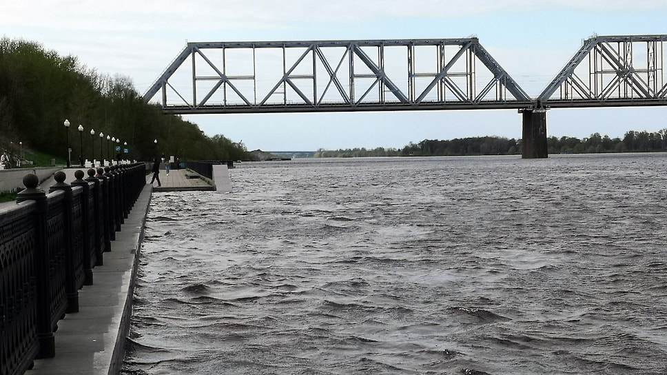 Большая вода в районе железнодорожного моста