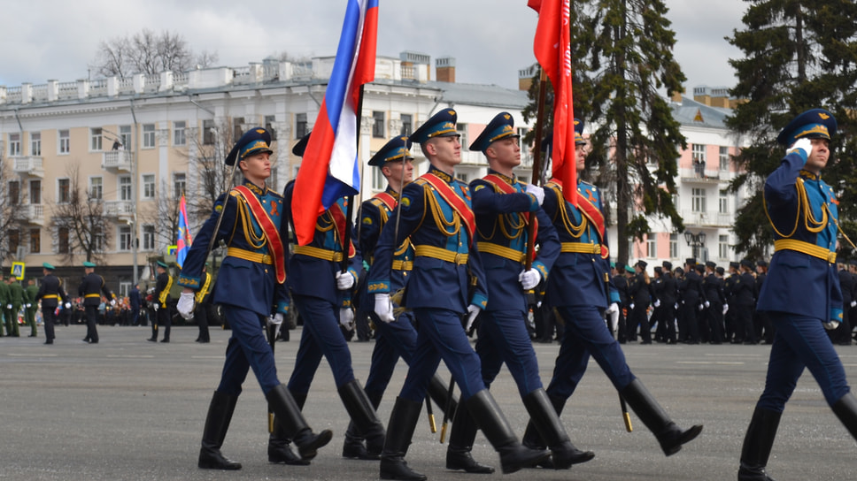 Первая колонна на Параде Победы 