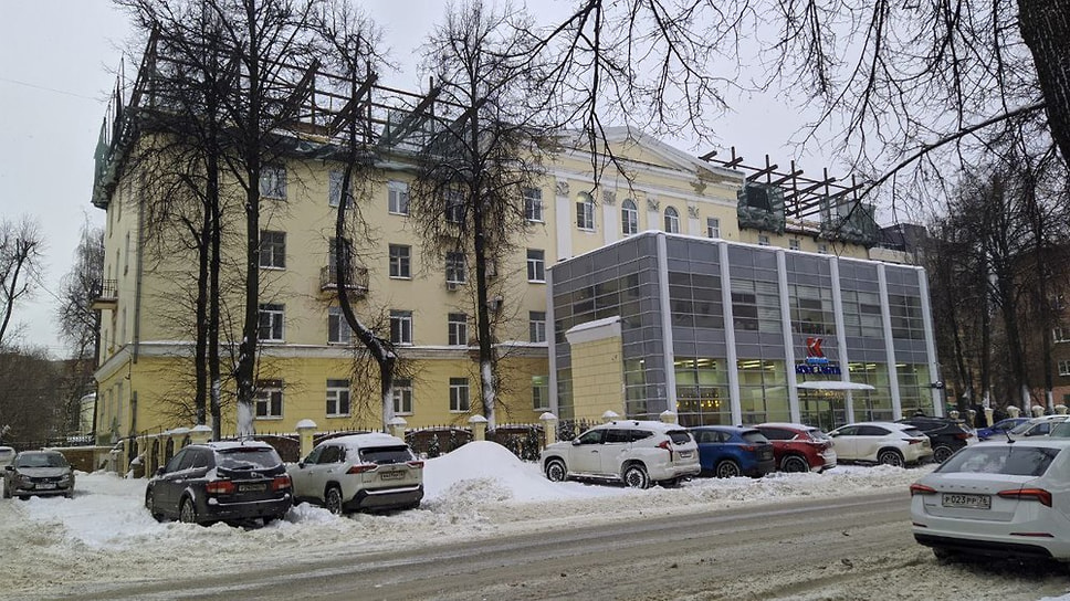 Дом на ул. Победы, 15 в Ярославле зимой 2023 года