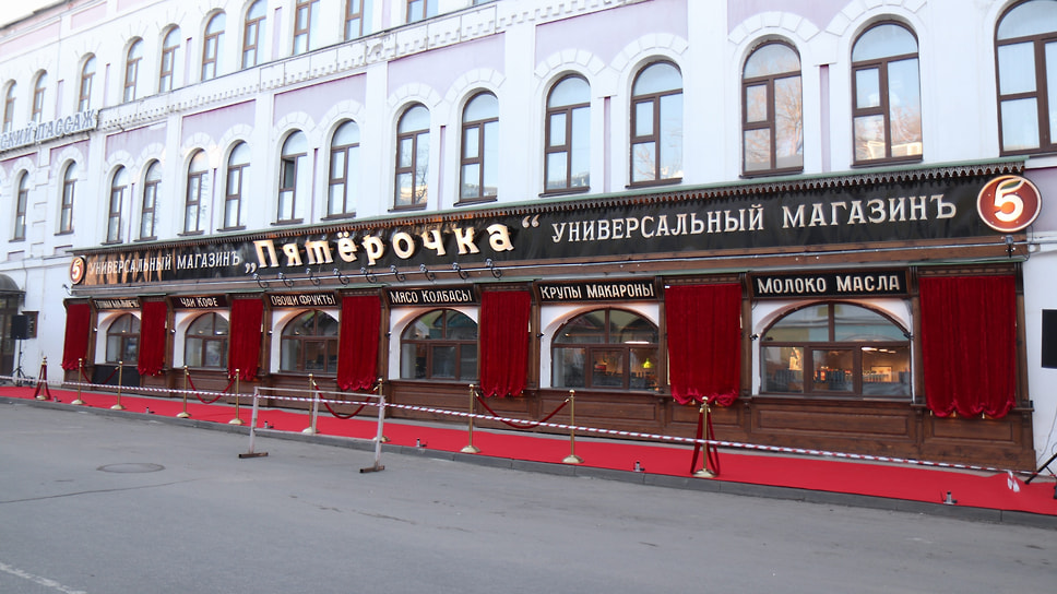 Новый фасад магазина перед открытием