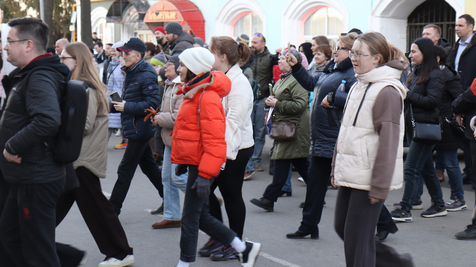 На открытии собрались жители города, улицу не перекрывали