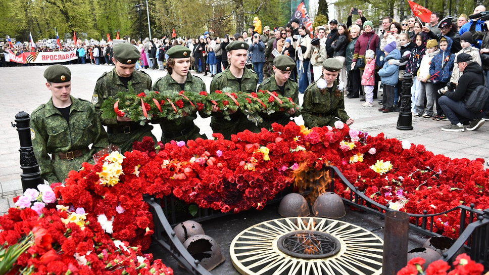 Возложение цветов