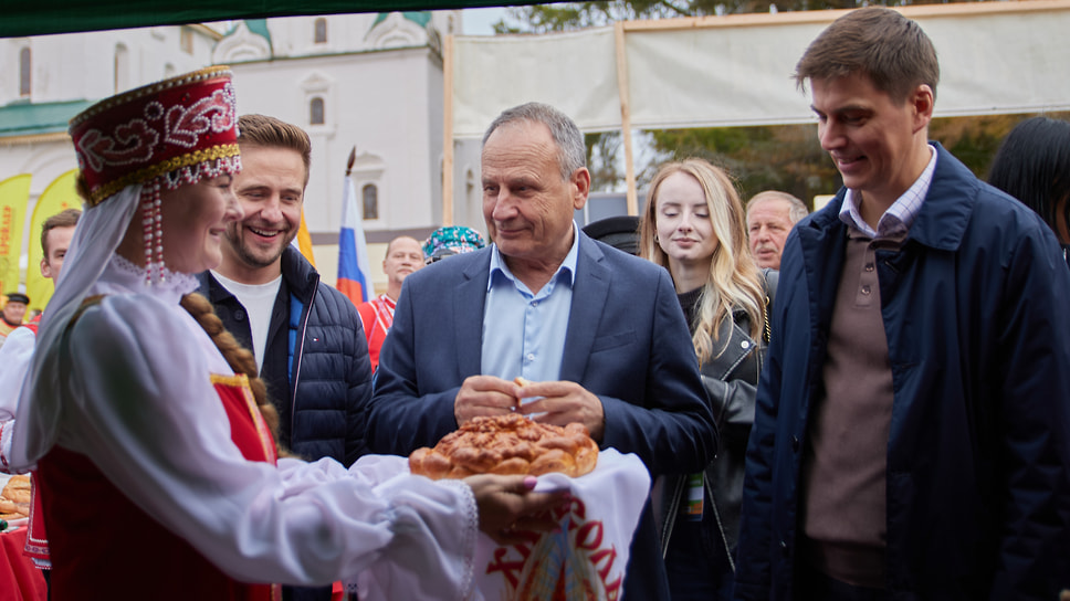 Министр АПК и потребительского рынка ЯО Евгений Тихонов, председатель областной думы Михаил Боровицкий и первый зампред правительства области Денис Хохряков (слева-направо)