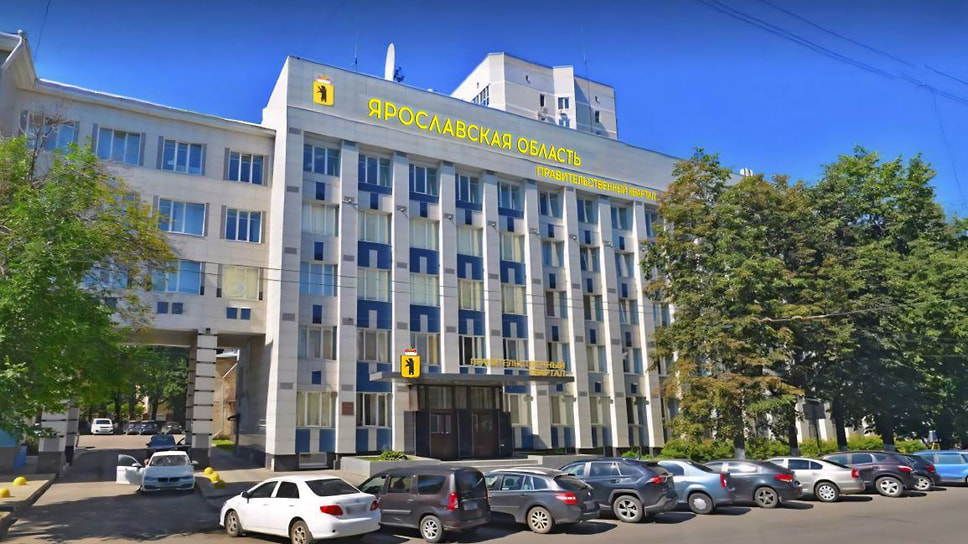 В 2025-м году правительство области начало переводить свои подразделения за пределы центра Ярославля, чтобы продать инвесторам объекты культурного наследия. Для переезда были выкуплены помещения в здании на углу улицы Советской и проспекта Ленина. В сентябре там появилась официальная вывеска — «Правительственный квартал». Процесс переезда продолжается, а некоторые здания министерств уже проданы новым владельцам. 