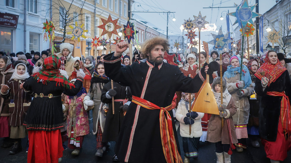 Колонну сопровождали фольклорные коллективы из Рыбинска, Москвы, Мышкина, Твери и Ярославля 