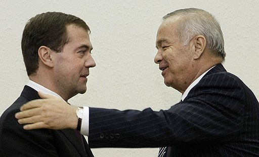 Ислам Каримов, президент Узбекистана. Возглавив Узбекистан в 1989 году в качестве первого секретаря ЦК, Ислам Каримов правит страной железной рукой уже более 20 лет. За это время он успел трижды переизбраться на должность президента (по конституции Узбекистана президентом можно работать два срока подряд), пережить события в Андижане, разместить в стране американскую военную базу, а затем выгнать ее, несколько раз войти и выйти из ОДКБ и ЕврАзЭС. Длань президента украшена, скорее всего, Vacheron Constantin Patrimony Contemporain.