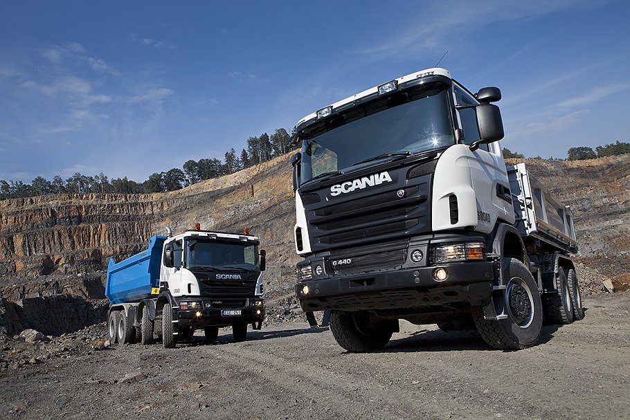 Многие производители гордятся тем, что на их строительных моделях палец буксирного устройства рассчитан на тяговое усилие в 25 тонн, но Scania пошла дальше и обещает, что их буксирное устройство выдержит 35 тонн