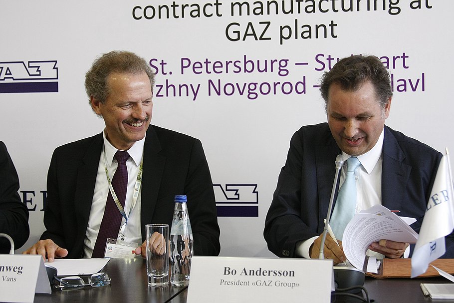 Официальное соглашение скрепили своими подписями Бу Андерссон, президент группы ГАЗ, и Фолькер Морнинвег, глава подразделения Mercedes-Benz Vans компании Daimler AG