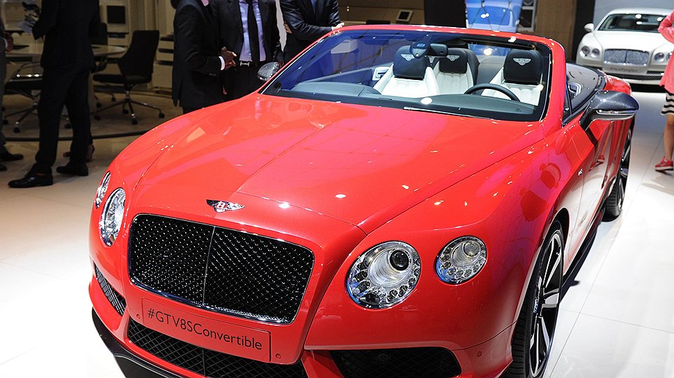 Новое поколение Bentley GT представлено как в обычном кузове, так и со складной крышей 
