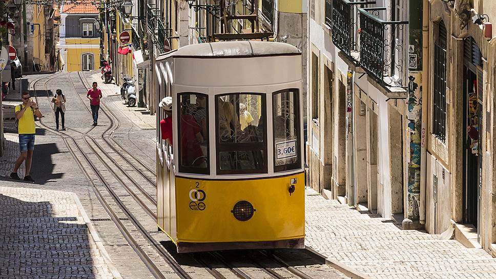 Знаменитый лиссабонский трамвай проходит по всем главным туристическим точкам португальской столицы