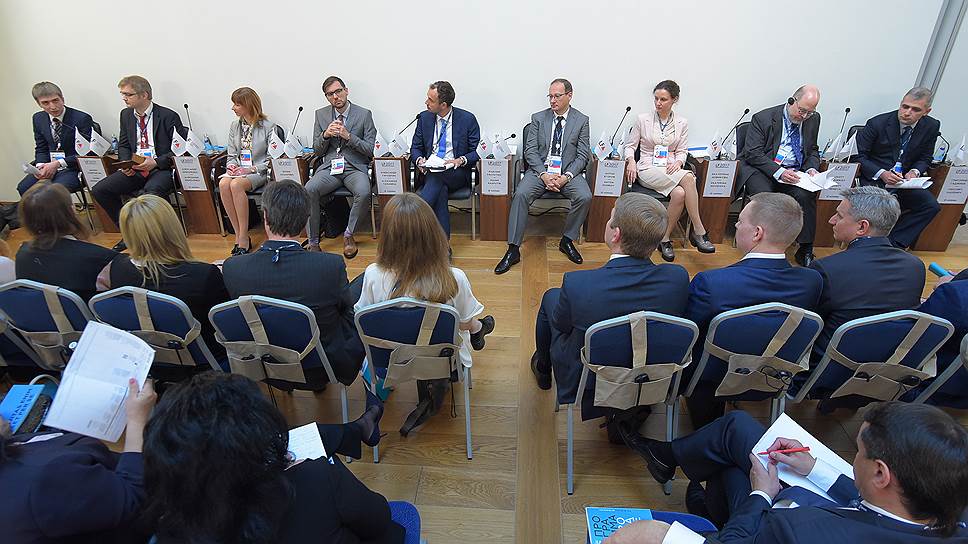 Участники Петербургского международного юридического форума на сессии &quot;M&amp;A сделки: тенденции и вызовы для российского бизнеса&quot;