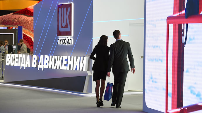Компании скупают себя