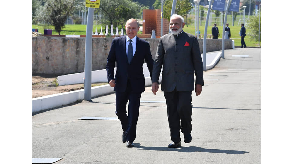 Встреча президента России Владимира Путина (слева) и премьер-министра Индии Нарендры Моди