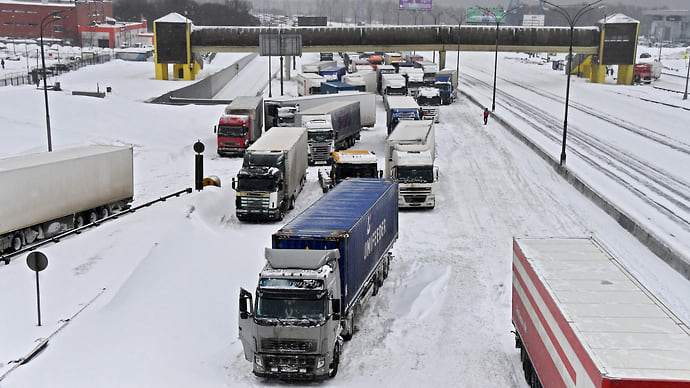 Москва отодвинула грузовики на ЦКАД