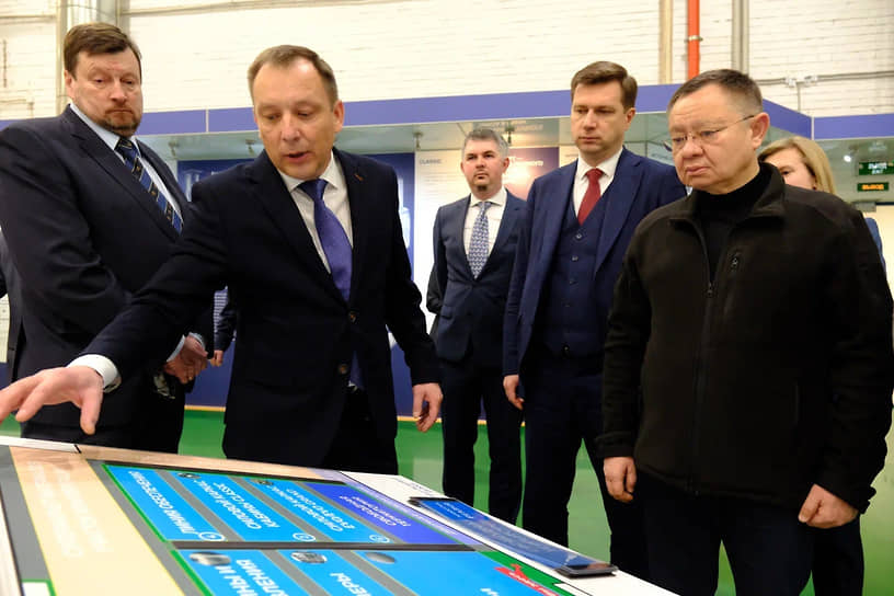 Министр строительства и жилищно-коммунального хозяйства Российской Федерации Ирек Файзуллин (крайний справа)