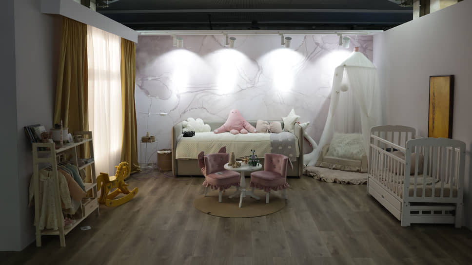 Обстановка детской комнаты на выставке российских брендов