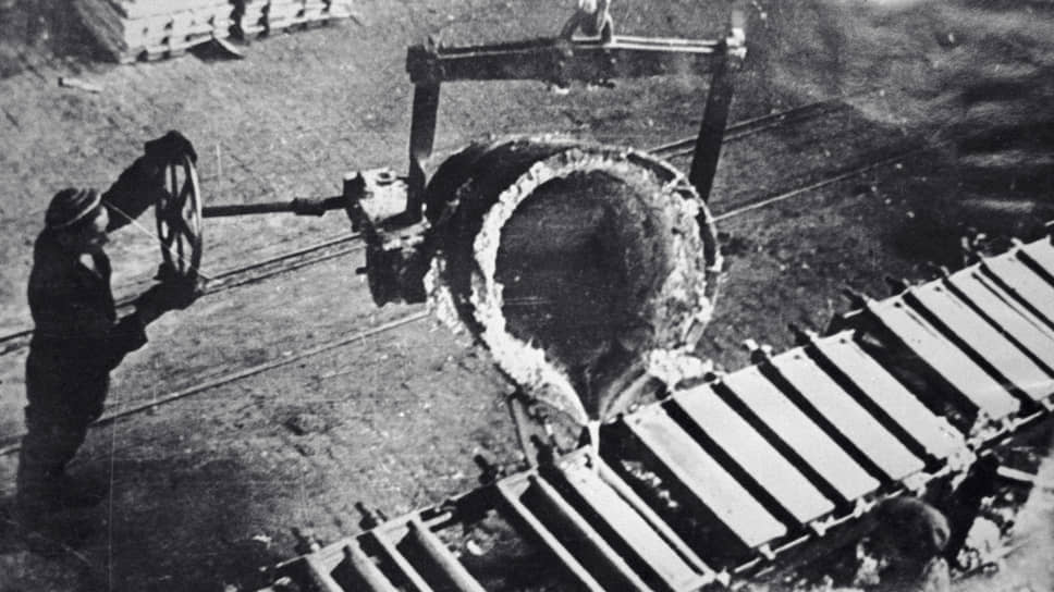 14 мая 1932 года в городе Волхове Ленинградской области пущен в строй первый советский завод по выплавке алюминия — Волховский алюминиевый комбинат мощностью 5 тыс. тонн серебристого металла в год