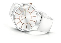 Rado True Thineline Самые тонкие керамические часы в мире — новый хит Rado. Керамика знаменита не только своей прочностью, но и способностью симбиоза с человеком. Часовые корпуса и браслеты из керамики Rado True Thinline удивительны, потому что не вызывают аллергии, согреваются теплом человеческого тела — словом, они действительно похожи на вторую кожу человека. Они не чувствуются на руке, но зато всегда заметны взгляду