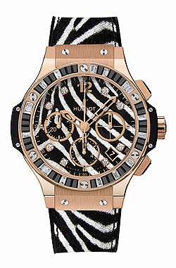 Hublot, Big Bang Zebra Bang, 2013: автоматический хронограф с калибром HUB4300 с датой и запасом хода на 42 часа. Выпущено три вариации, которые отличаются друг от друга материалом корпуса — это черная и белая керамика, а также розовое золото. Безель всех корпусов (диаметр — 41 мм) украшен паважем из 15 бесцветных топазов и 31 черной шпинели. Big Bang Zebra Bang продолжают серию экзотических часов Hublot, начатую в 2012 году моделями Leopard Bang и Boa Bang 