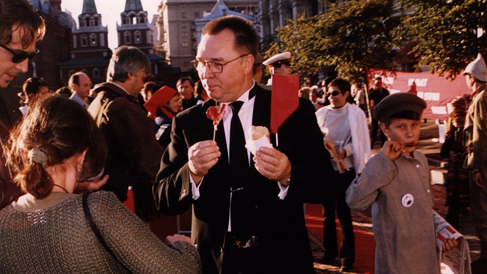 Парад в честь открытия Articoli, 3 сентября 1999 года. Модельер Вячеслав Зайцев